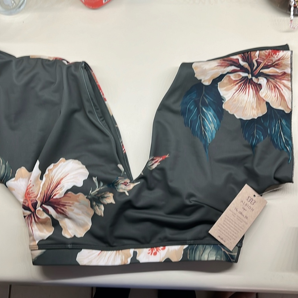 Rica Cape Swim Crop size Small
